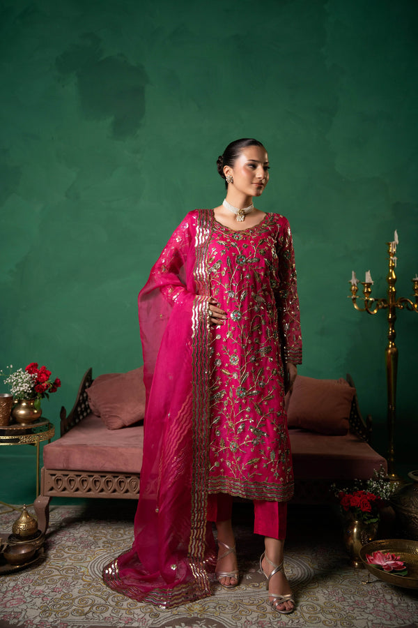 Crimson Éclat – A Radiance of Heritage & Haute Artistry - Muze London