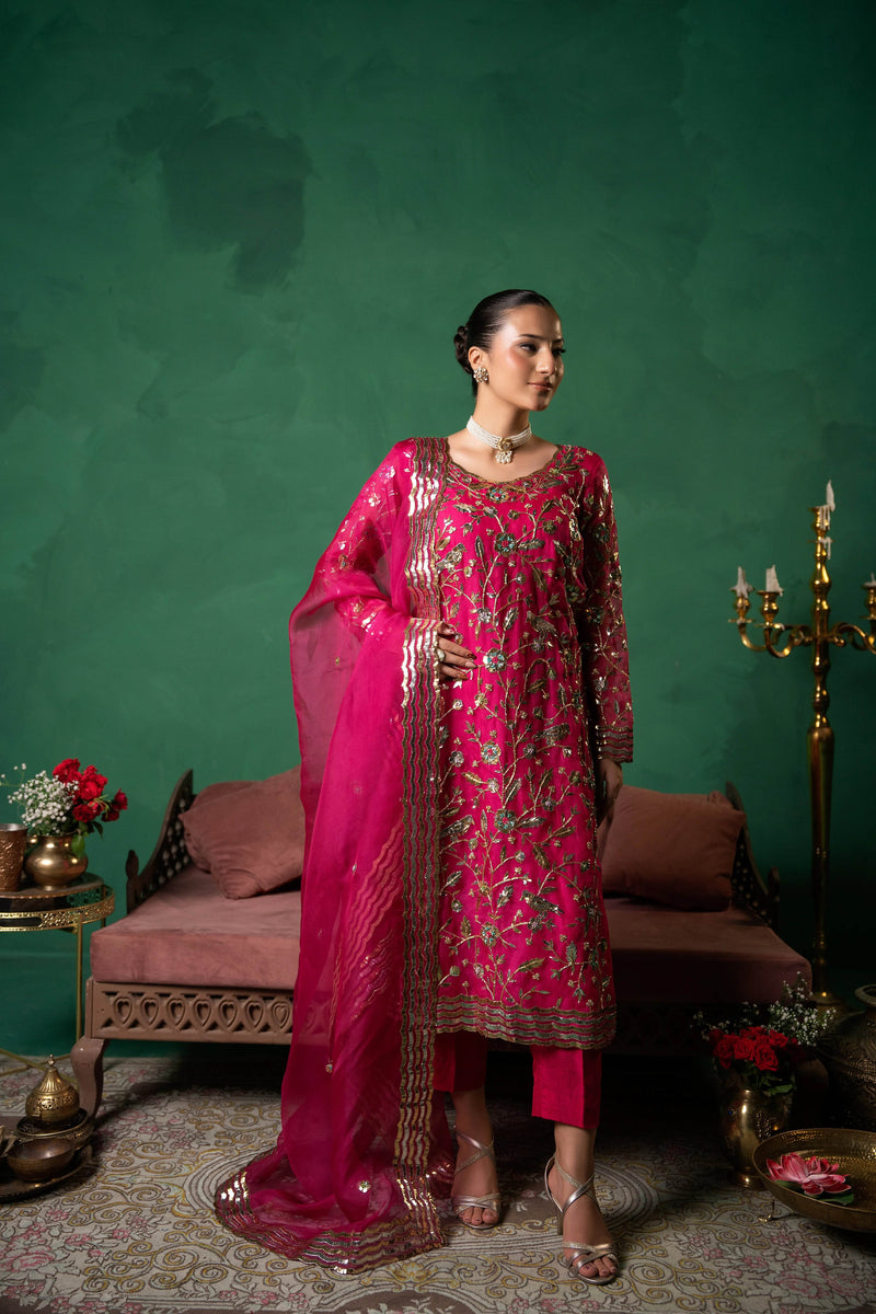Crimson Éclat – A Radiance of Heritage & Haute Artistry - Muze London