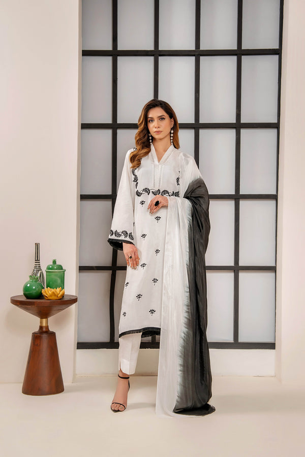 Monochrome Elegance - Muze London