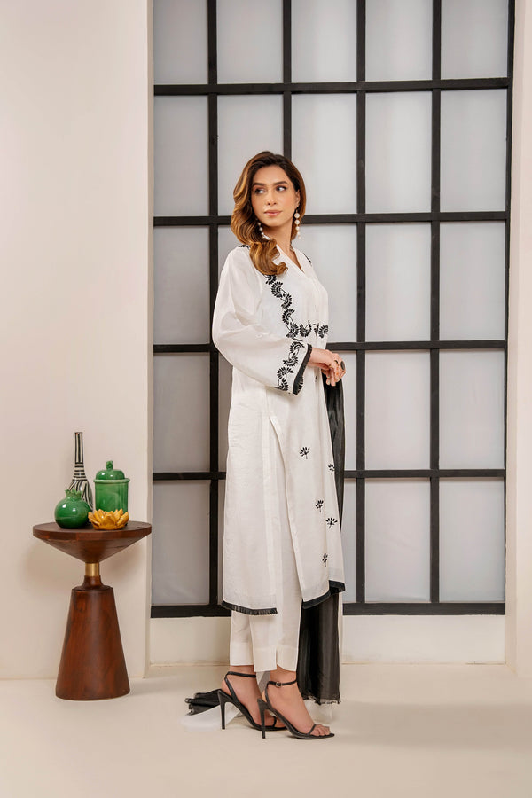 Monochrome Elegance - Muze London