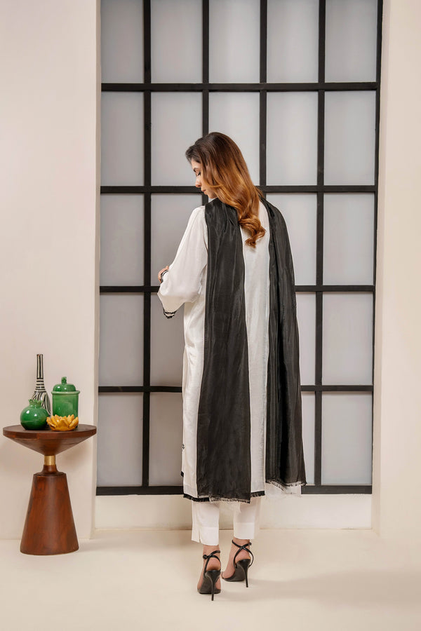 Monochrome Elegance - Muze London